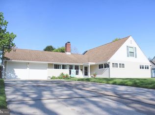 19 Red Berry Rd, Levittown, PA 19056