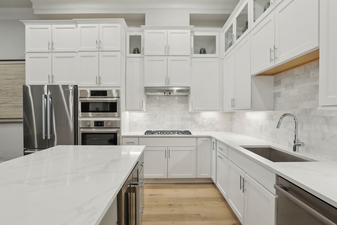 N Ave-1104-011.jpg