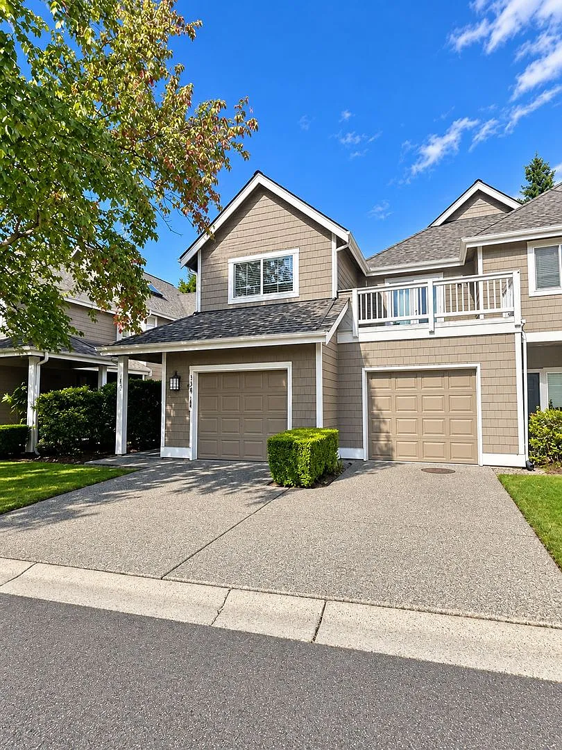 2bd/2.5ba Kirkland Townhome — Photo 1