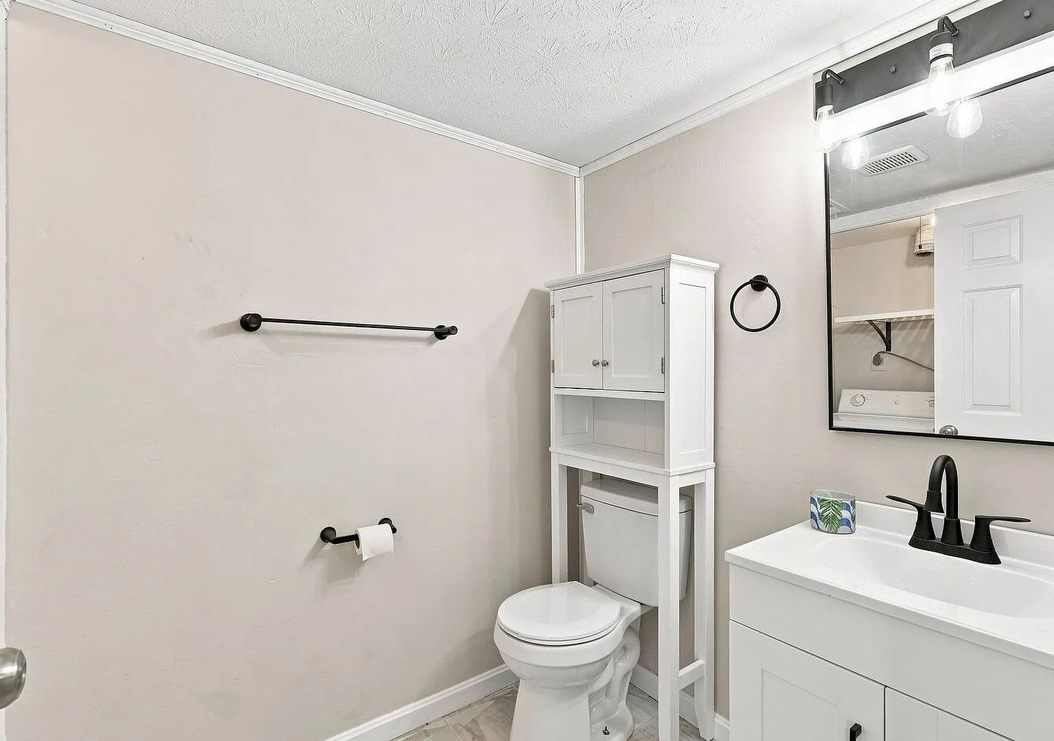 3 bed, 1.5 bath, 1150 sqft, $1,600 — Photo 4