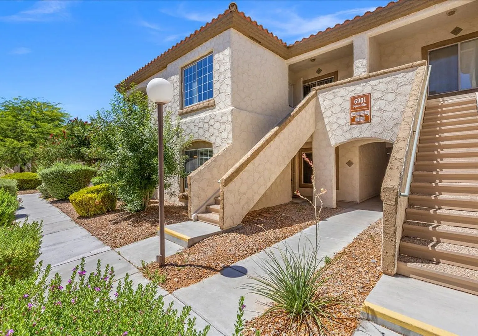 Sleek 2 Bedroom Condo with 2 Car Garage Near Centennial Hills — Photo 1