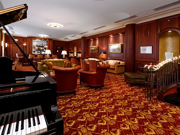 Live Music Friday and Saturday Nights