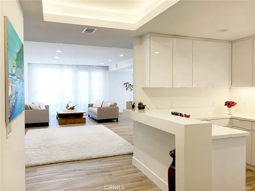 2 bed, 2000 sqft, $7,199 — Photo 3