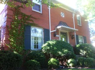 415 Bournemouth Rd, Grosse Pointe Farms, MI 48236