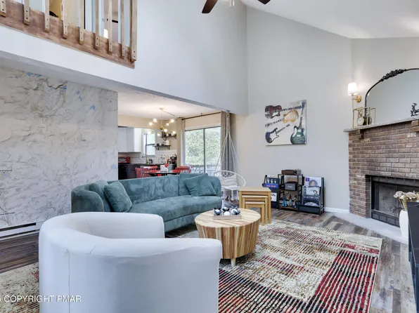 8191 Elk Ct, Tobyhanna, PA 18466