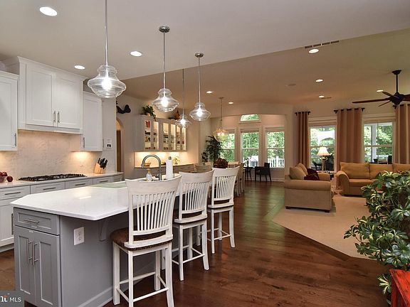 4th image of 37487 Venezia Ct
