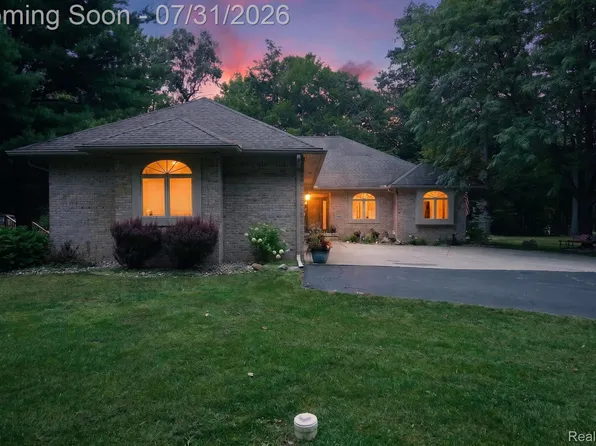 7480 Majestic Woods Drive, Argentine Township, MI 48451