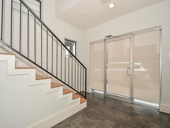 3rd image of 941 W 21st St Unit B