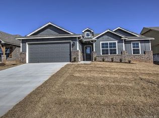 7217 S Indianwood Ave W, Broken Arrow, OK 74011