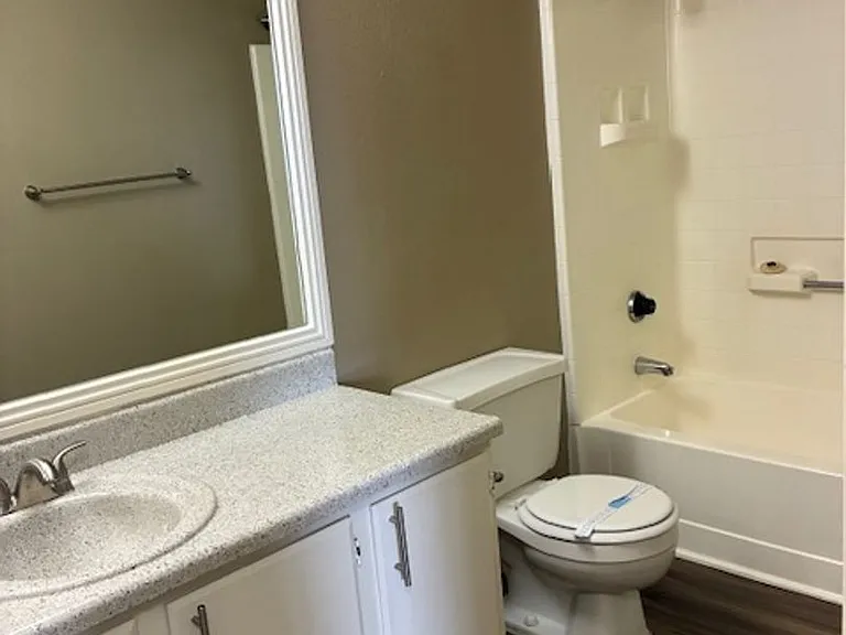 Mandalay Bay Apartments — Photo 76