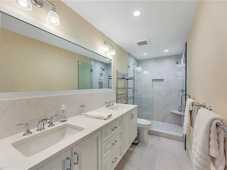 1065 Gulf Shore Blvd N #201 — Photo 6