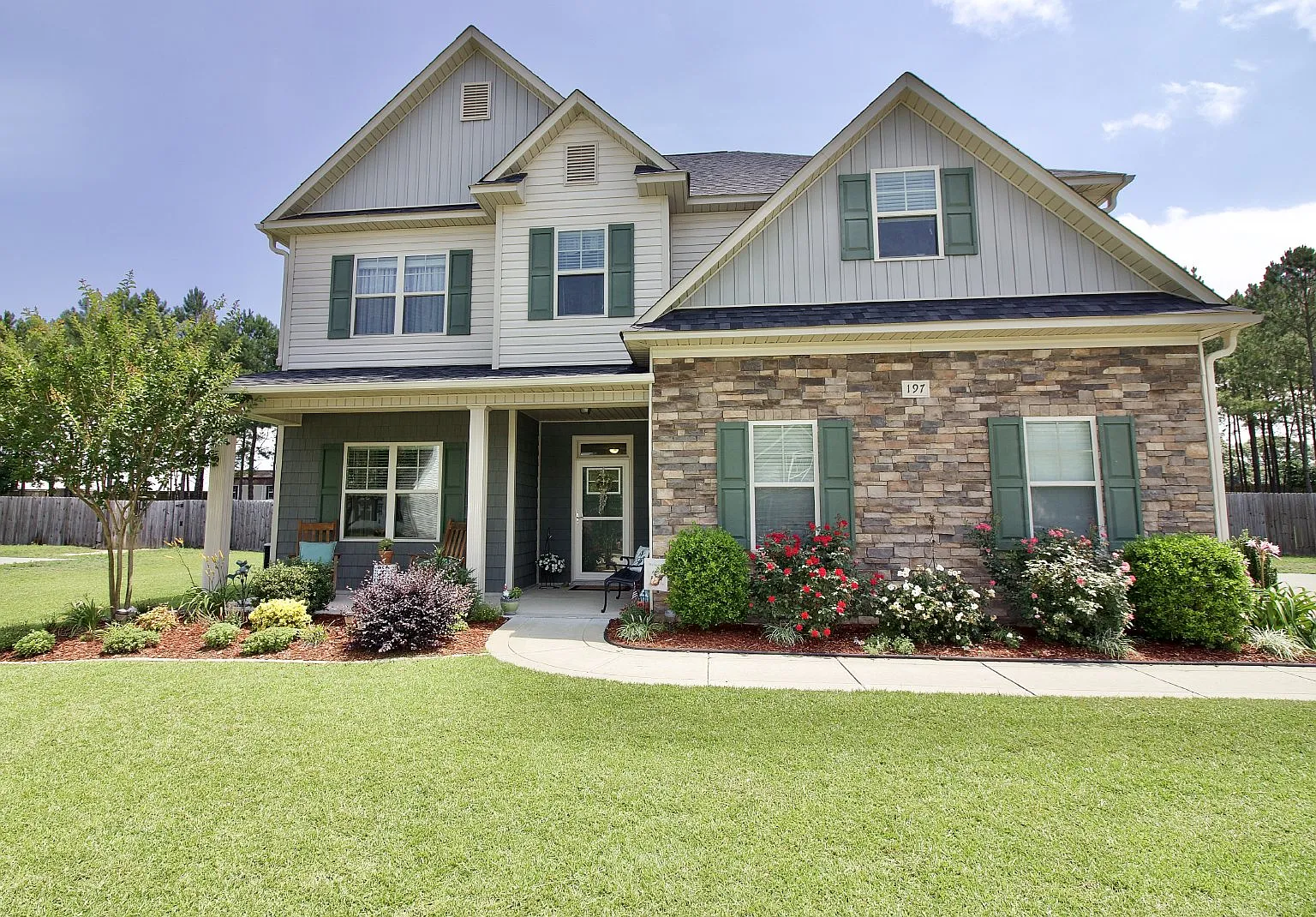 4 bed, 2.5 bath, 2956 sqft, $2,300 — Photo 2