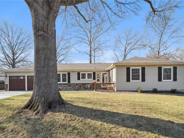 5907 W 100th St, Overland Park, KS 66207