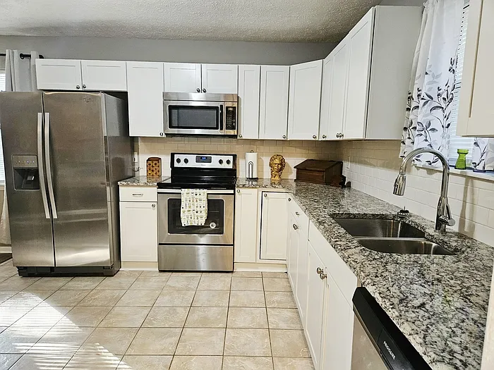 2 bed, 1.0 bath, $1,300 — Photo 3