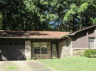 11 Colonial Park Dr, White Hall, AR 71602