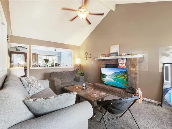 2405 Pearson Cir, Harrisonville, MO 64701