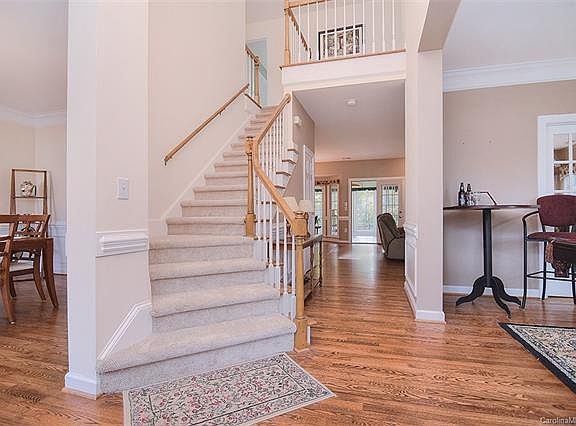4th image of 4908 Crownvista Dr