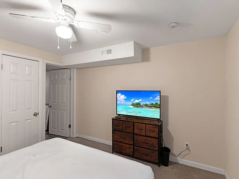 3606 Pembroke St — Photo 10