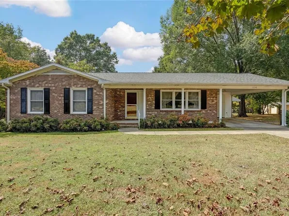 1336 Linville Dr, Reidsville, NC 27320