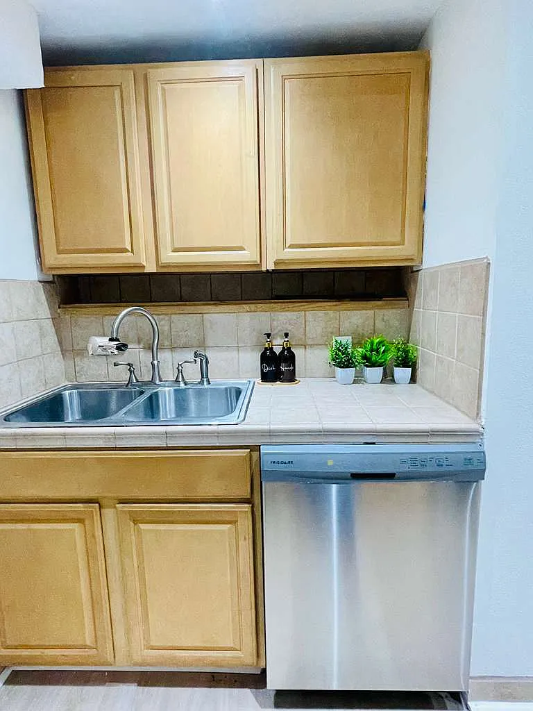 1 bed, 644 sqft, $2,700 — Photo 2
