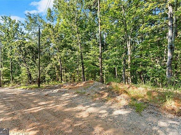 3rd image of 375 Mountain Crest Dr