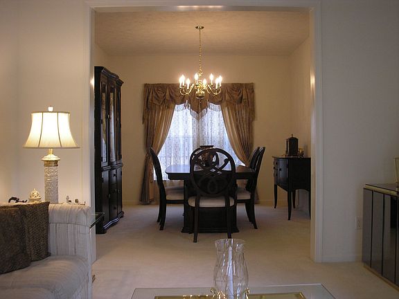 Formal Dining Room with 9 Foot ceilings