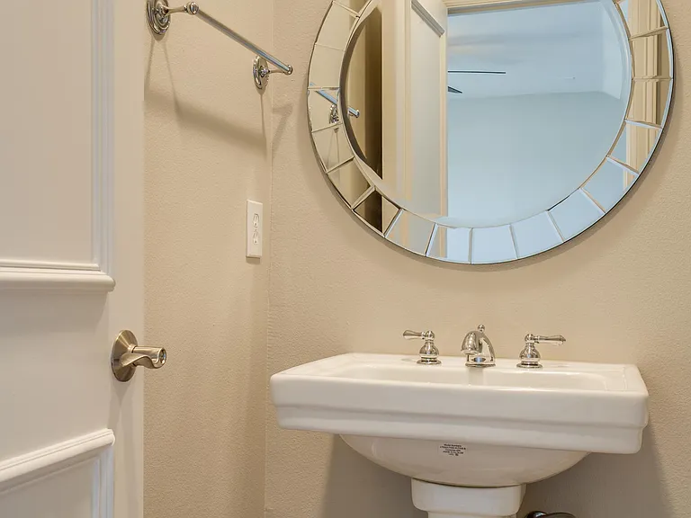 4502 Holland Ave — Photo 16