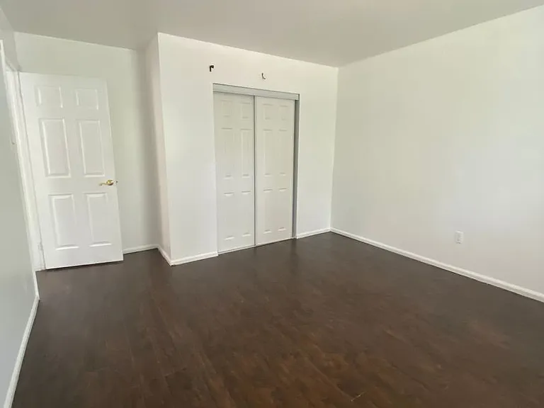 303 Corinthian Avenue — Photo 10
