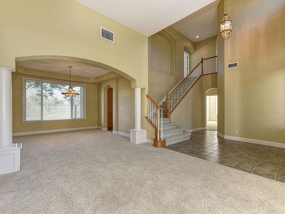 3rd image of 1859 Sunningdale Dr
