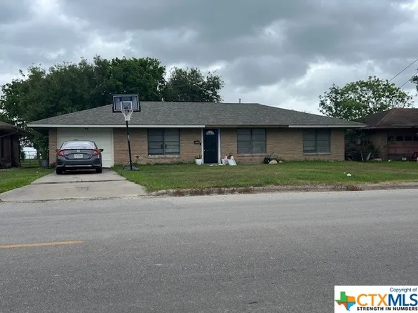 1112 S Virginia St, Port Lavaca, TX 77979
