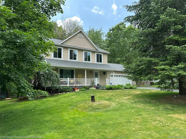2456 Spartans Trl, Pinckney, MI 48169