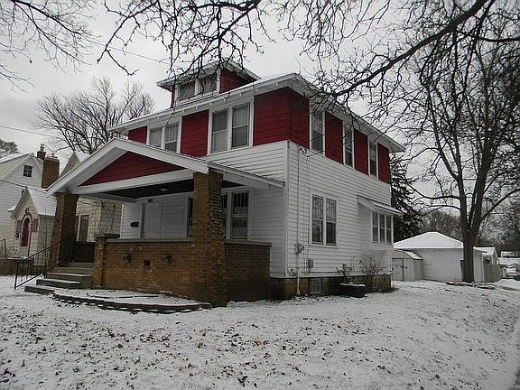 3rd image of 1004 Burton St SE