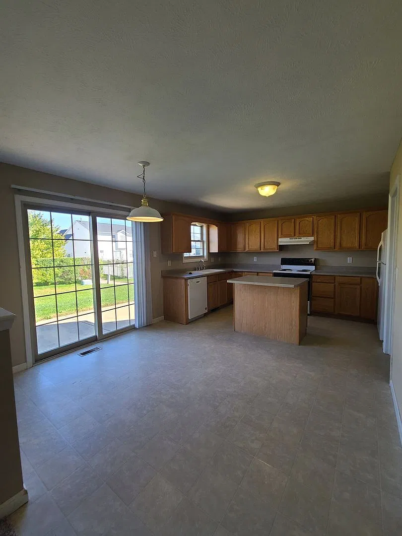 914 Switchgrass Lane — Photo 2