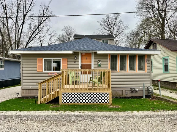 90 Euclid Ave, Chippewa Lake, OH 44215