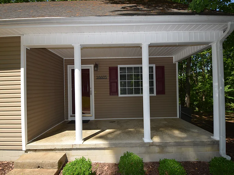 16605 Janet Dr — Photo 2