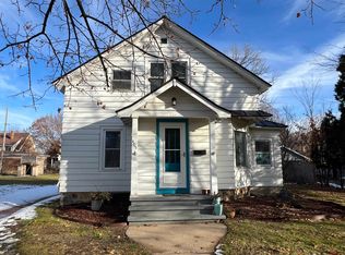 405 S Division St, Waupaca, WI 54981