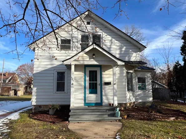 405 S Division St, Waupaca, WI 54981