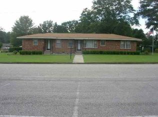 401 N Madison St, Geneva, AL 36340