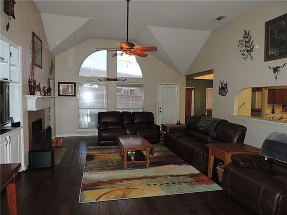 3rd image of 1027 Telluride Dr