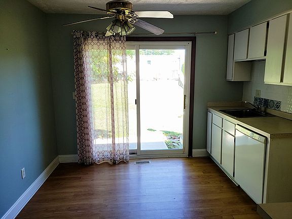 2nd image of 6805 Kirkwood Dr Unit 11