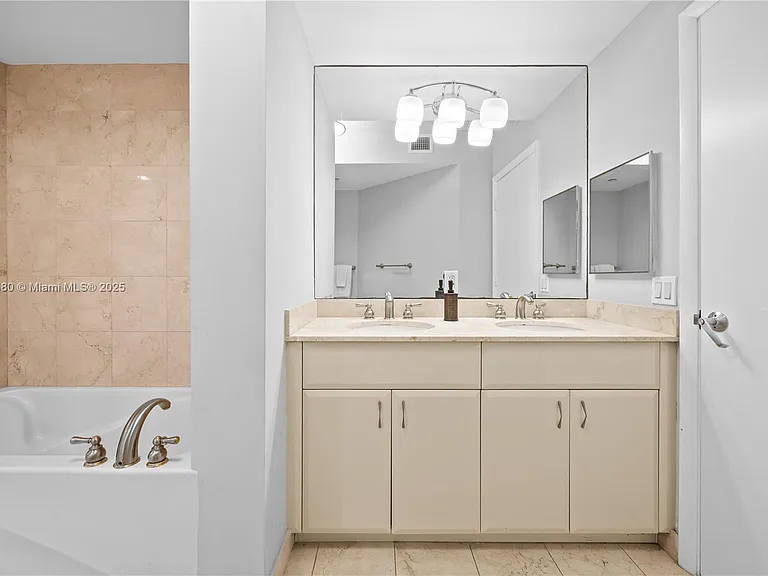 6365 Collins Ave #4106 — Photo 19