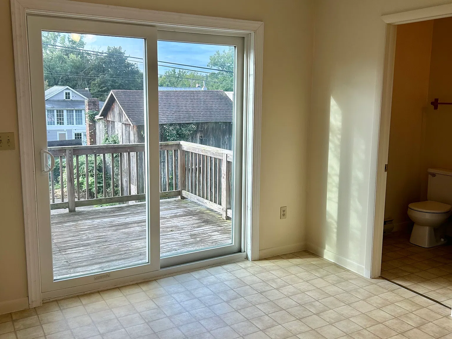 2 bed, 1.5 bath, 1040 sqft, $1,350 — Photo 3