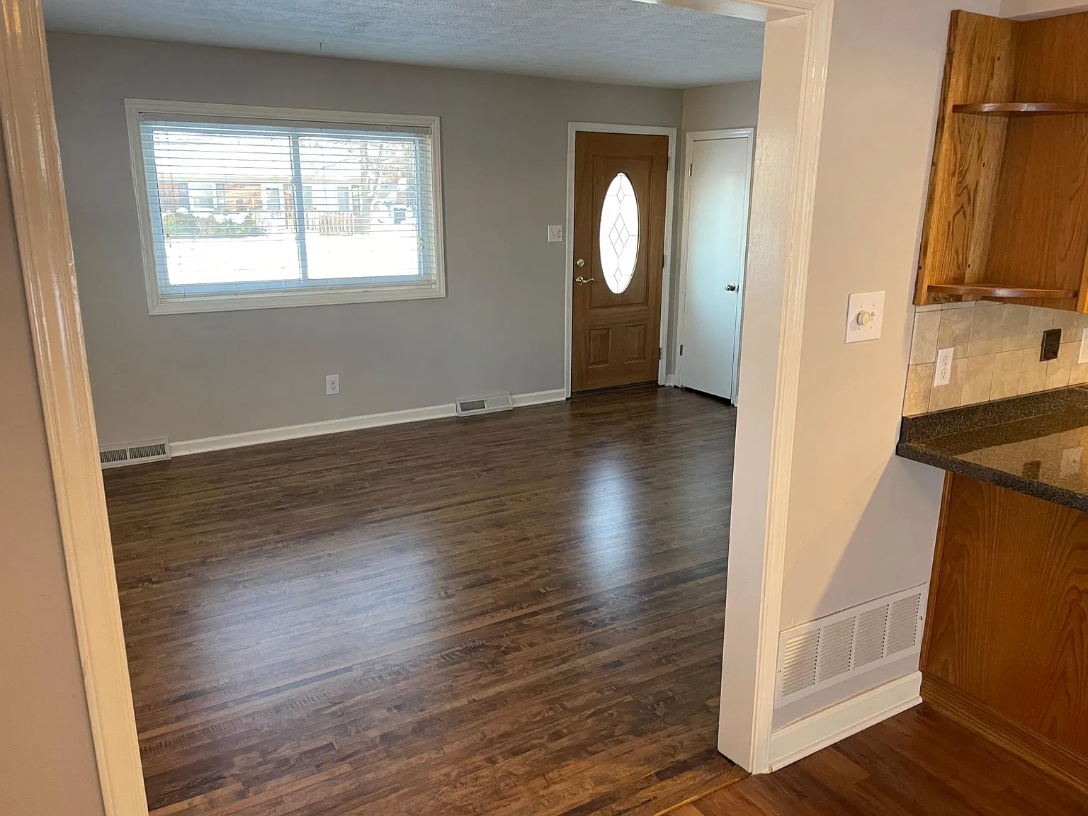 3 bed, 1.5 bath, 1464 sqft, $1,795 — Photo 2