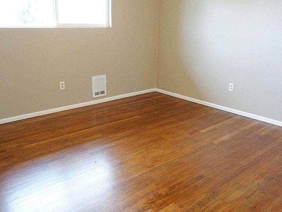 5th image of 3714 Palisades Pl W