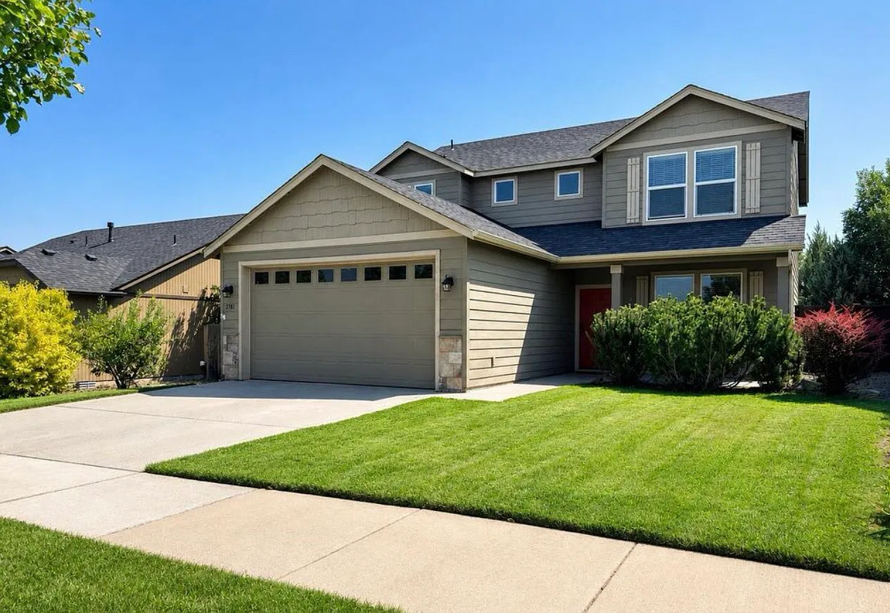 3 bed, 2026 sqft, $3,195 — Photo 1