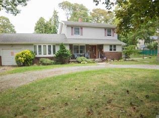 17 Hampton Ave, Mastic, NY 11950