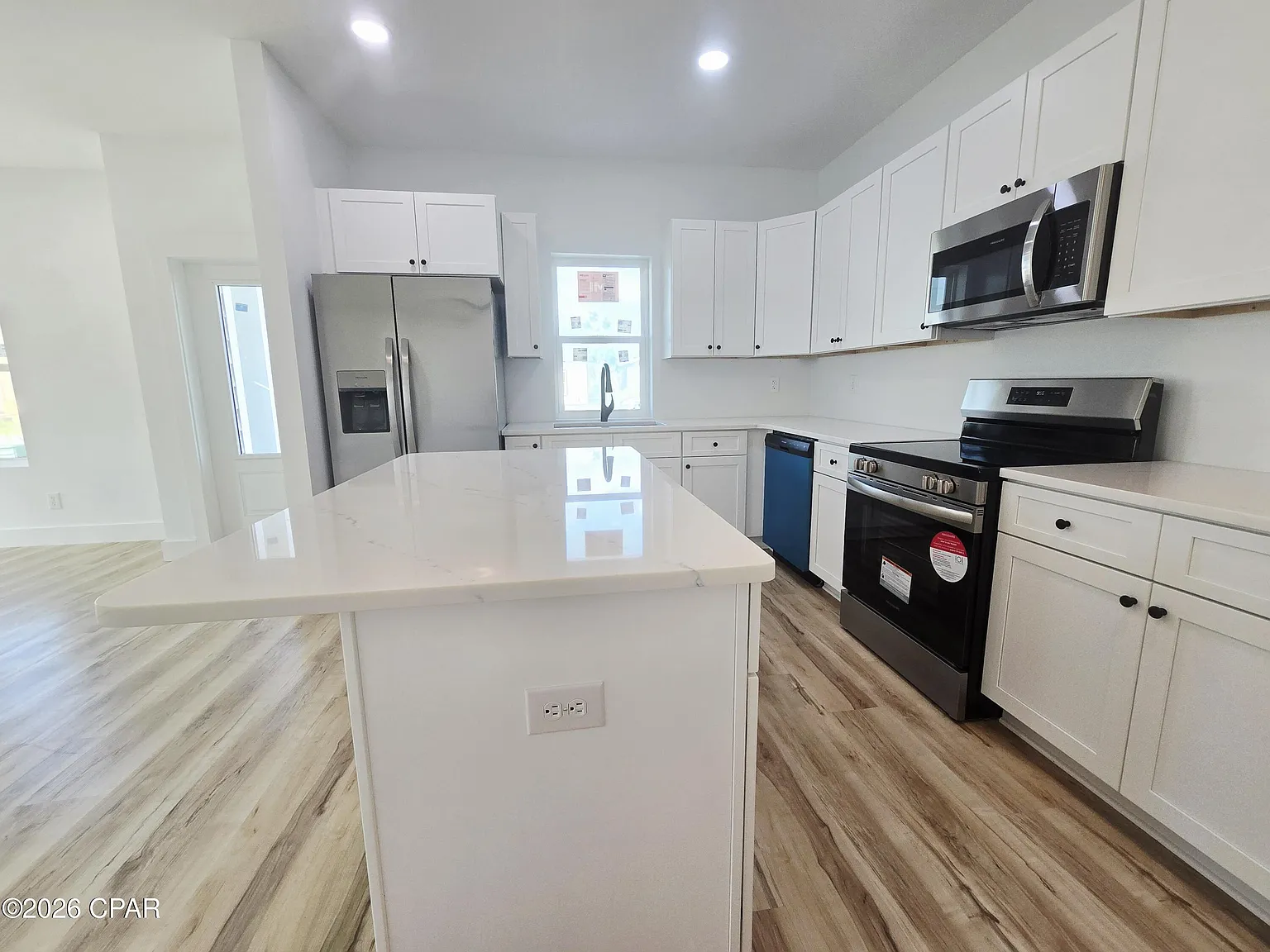 3 bed, 1230 sqft, $2,200 — Photo 3