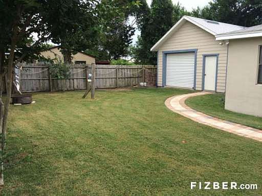 4th image of 815 17th Ave N