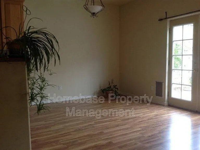 1922 Hollyhock Cir — Photo 3