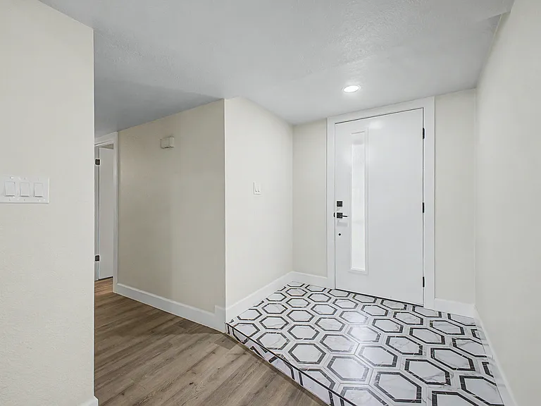 3922 E Larkspur Dr — Photo 6